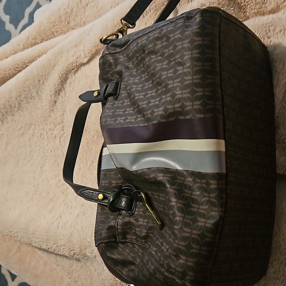 Fossil purse can be crossbody or carried